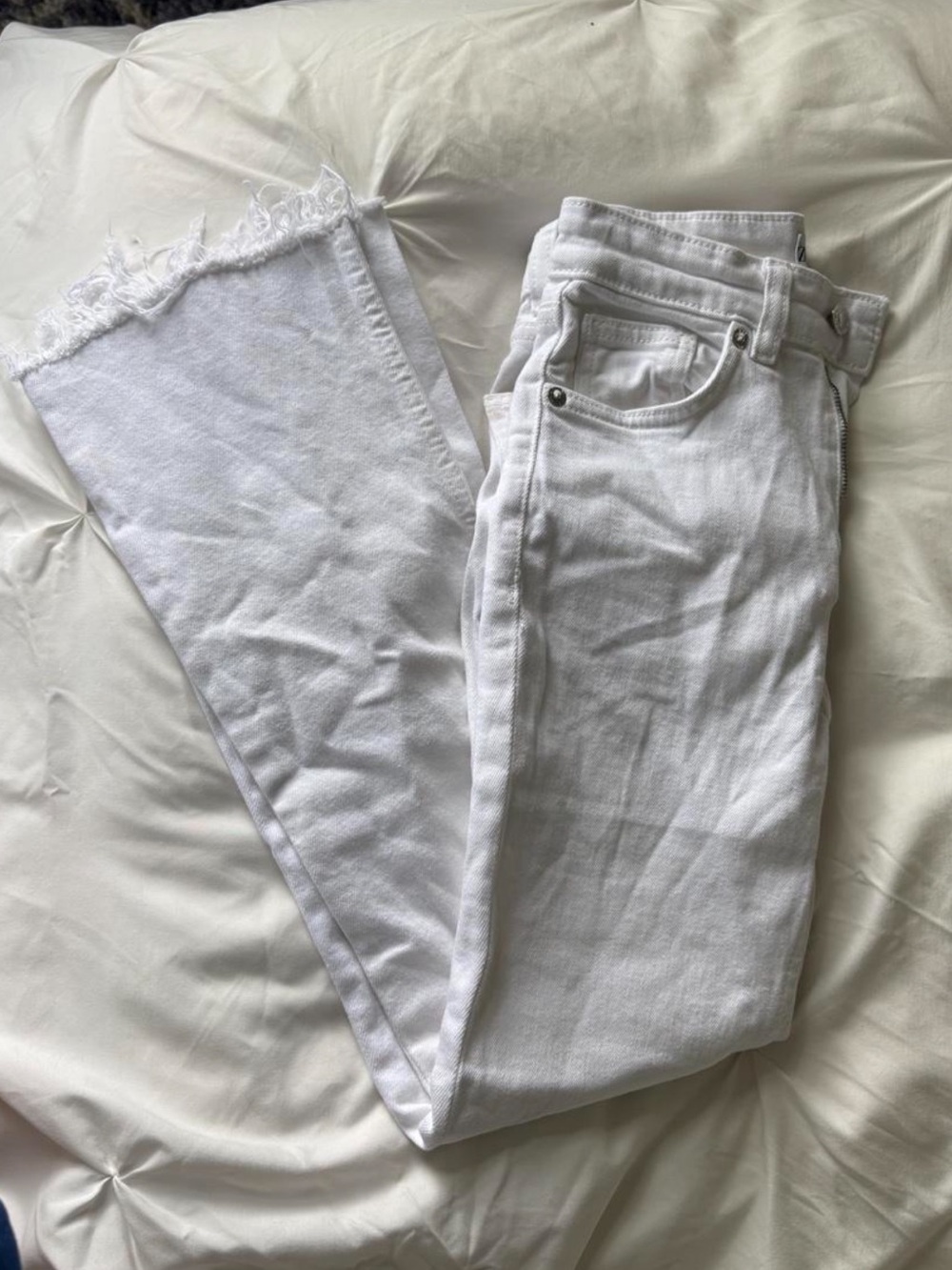 Zara White Women's Jeans with Subtle Fray
